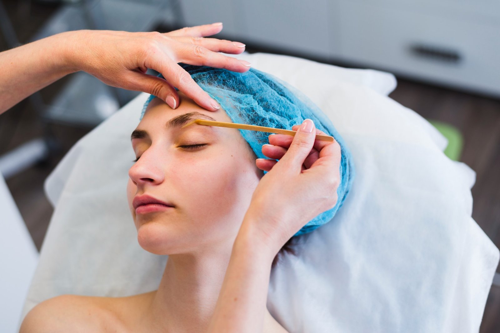 Eyebrow waxing in London